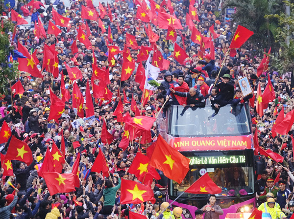 บรรยากาศการต้อนรับนักเตะของเวียดนาม