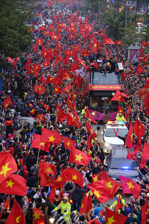 บรรยากาศการต้อนรับนักเตะของเวียดนาม