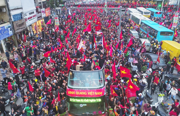 บรรยากาศการต้อนรับนักเตะของเวียดนาม